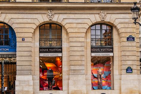 louis vuitton paris hours